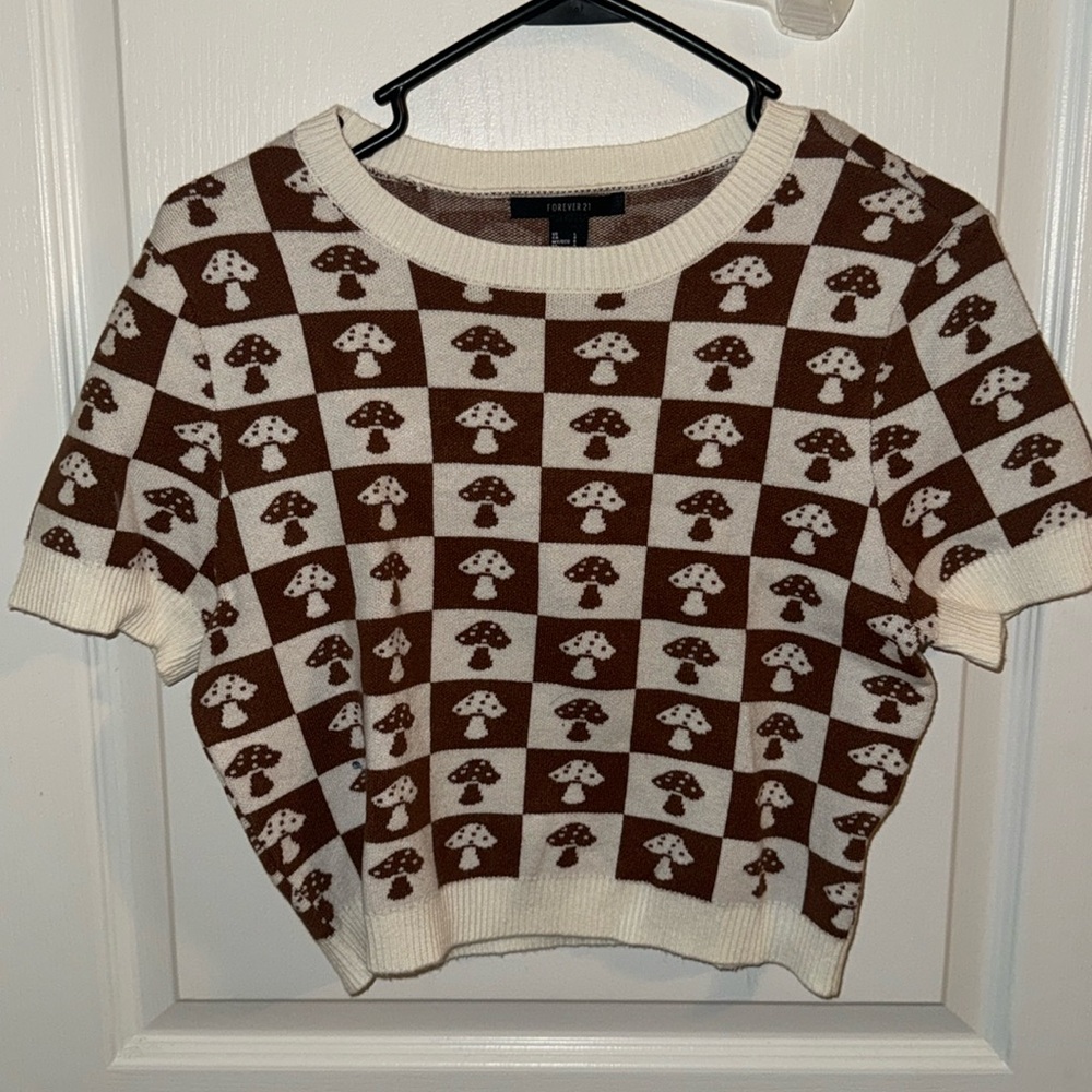 Forever 21 Checkered brown mushroom sweater, cropped & fitted, size L